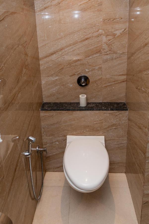 Pinnacle Grand Hotel Ahmedabad Buitenkant foto