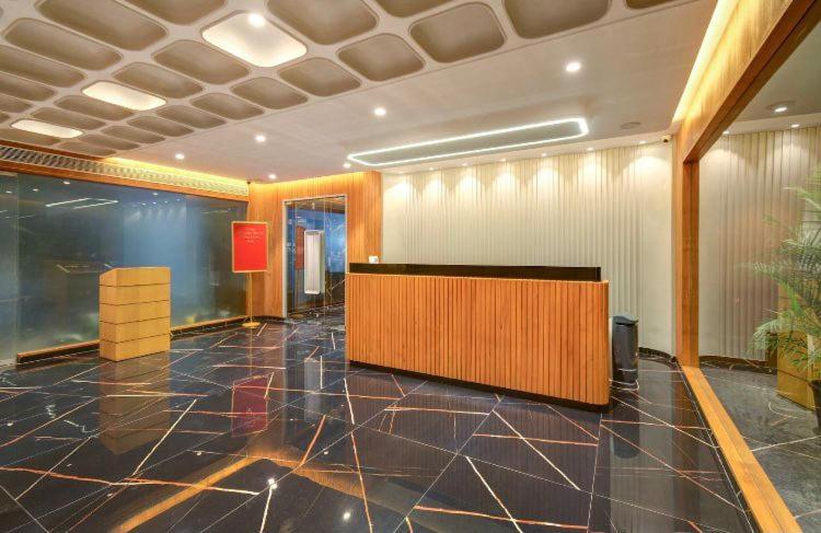 Pinnacle Grand Hotel Ahmedabad Buitenkant foto