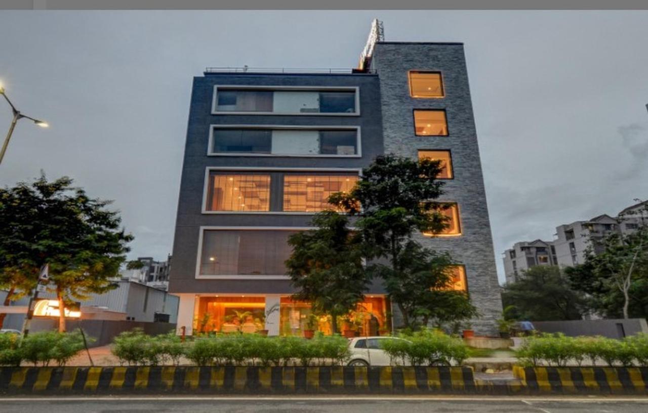 Pinnacle Grand Hotel Ahmedabad Buitenkant foto